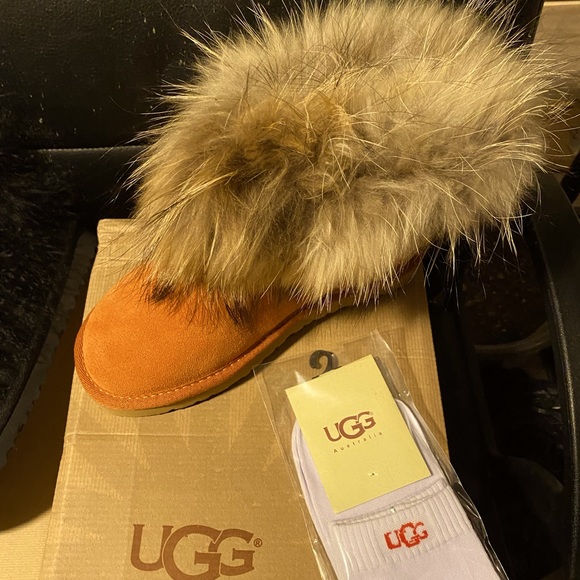 UGG Shoes - 💕Host Pick💕Classic Sheepskin UGG with Real Fur Cuff